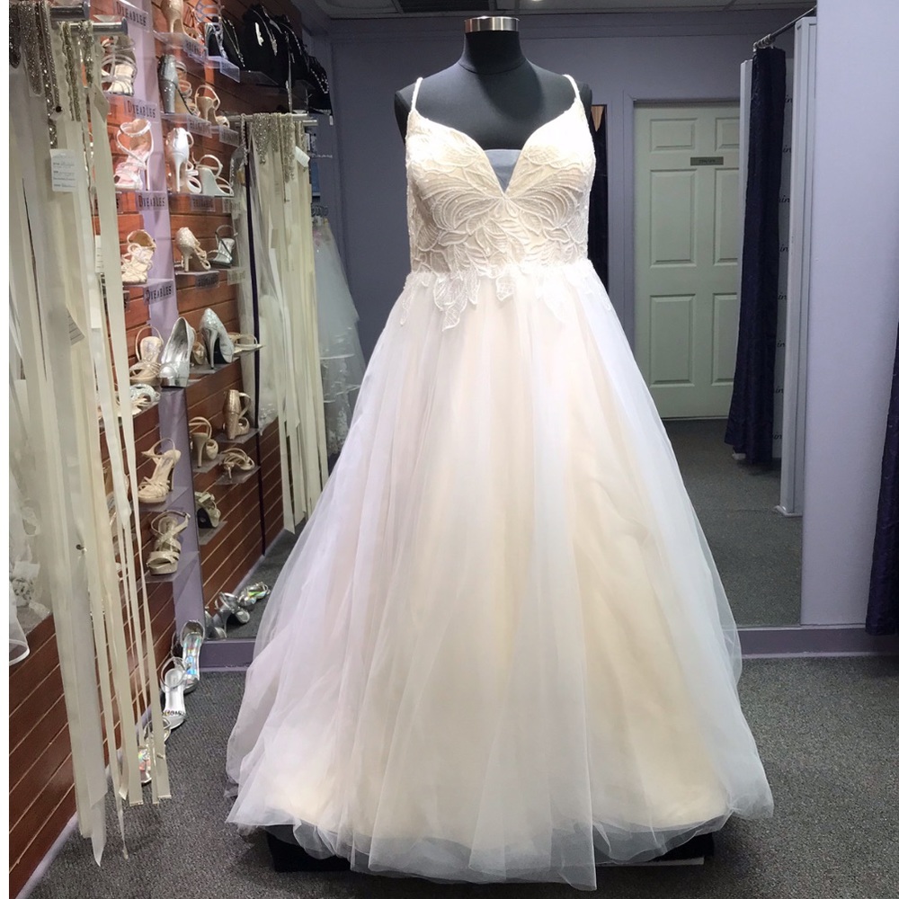 Lia Mia - Style MB 1112 - Size 24 - Ivory/Champ